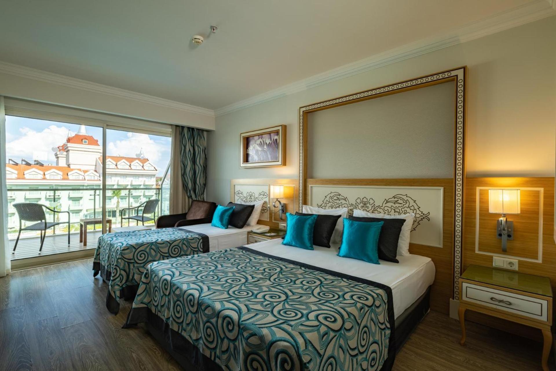 Double or Twin Room Side Sea View