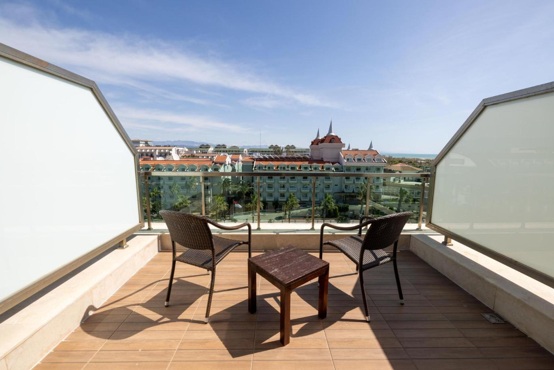 Standard Triple Room Side Sea View